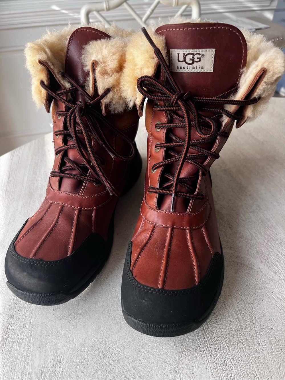 UGG Women's Brown Adirondack Shearling-Lined Lace-Up Winter Boots
